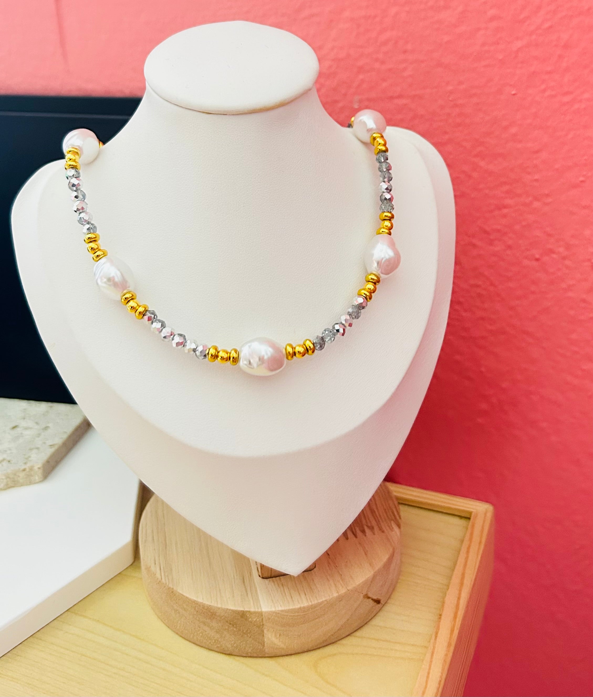 Lilian Chocker