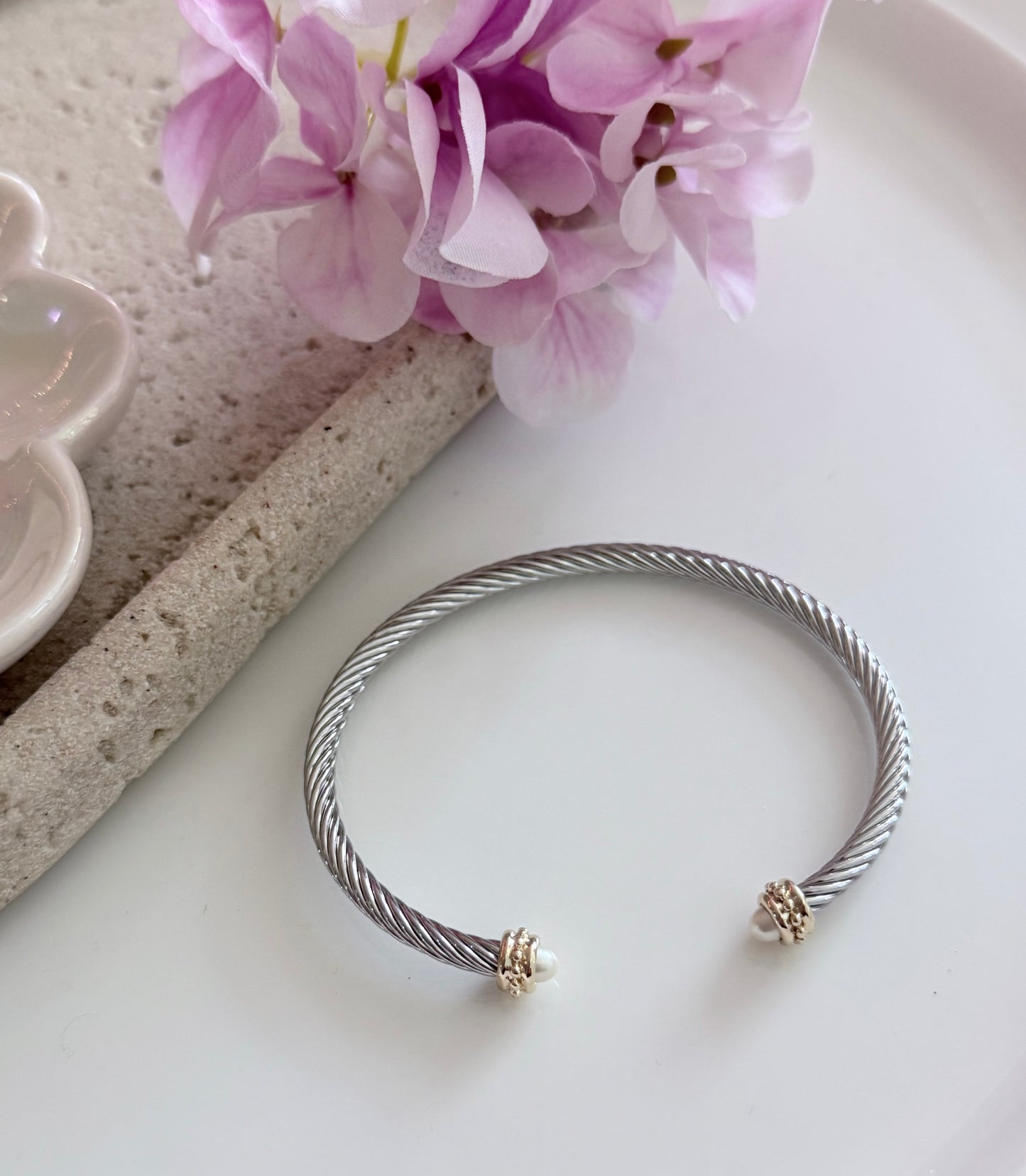 Doble tone pearl Bangle