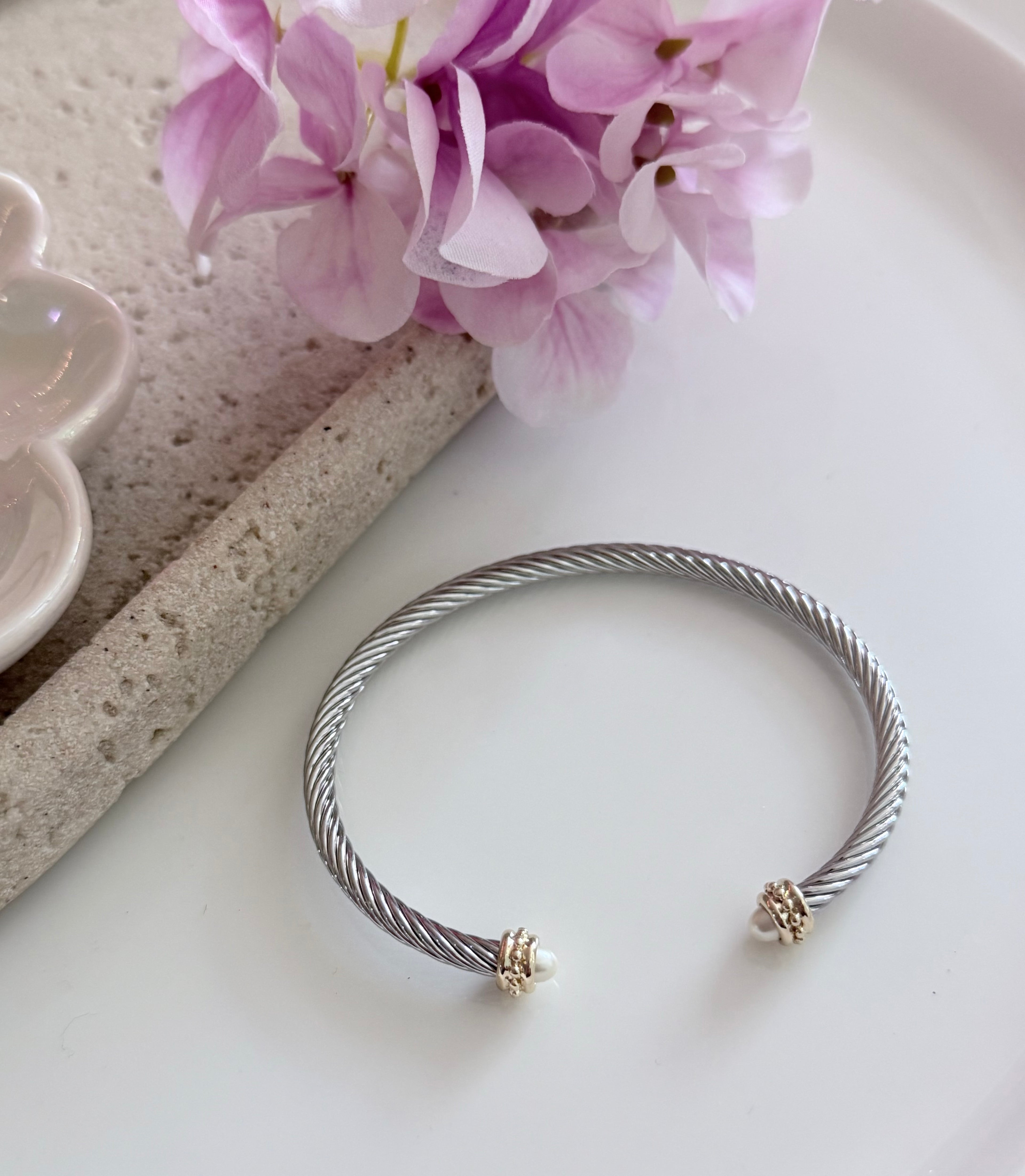 Doble tone pearl Bangle